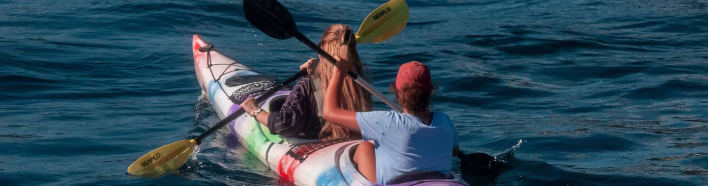couple kayaking