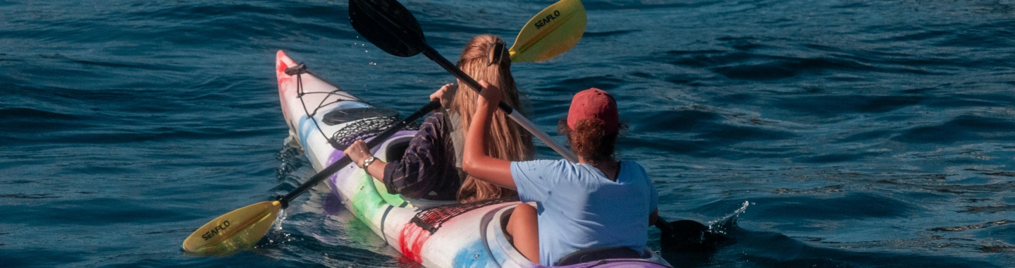 couple kayaking